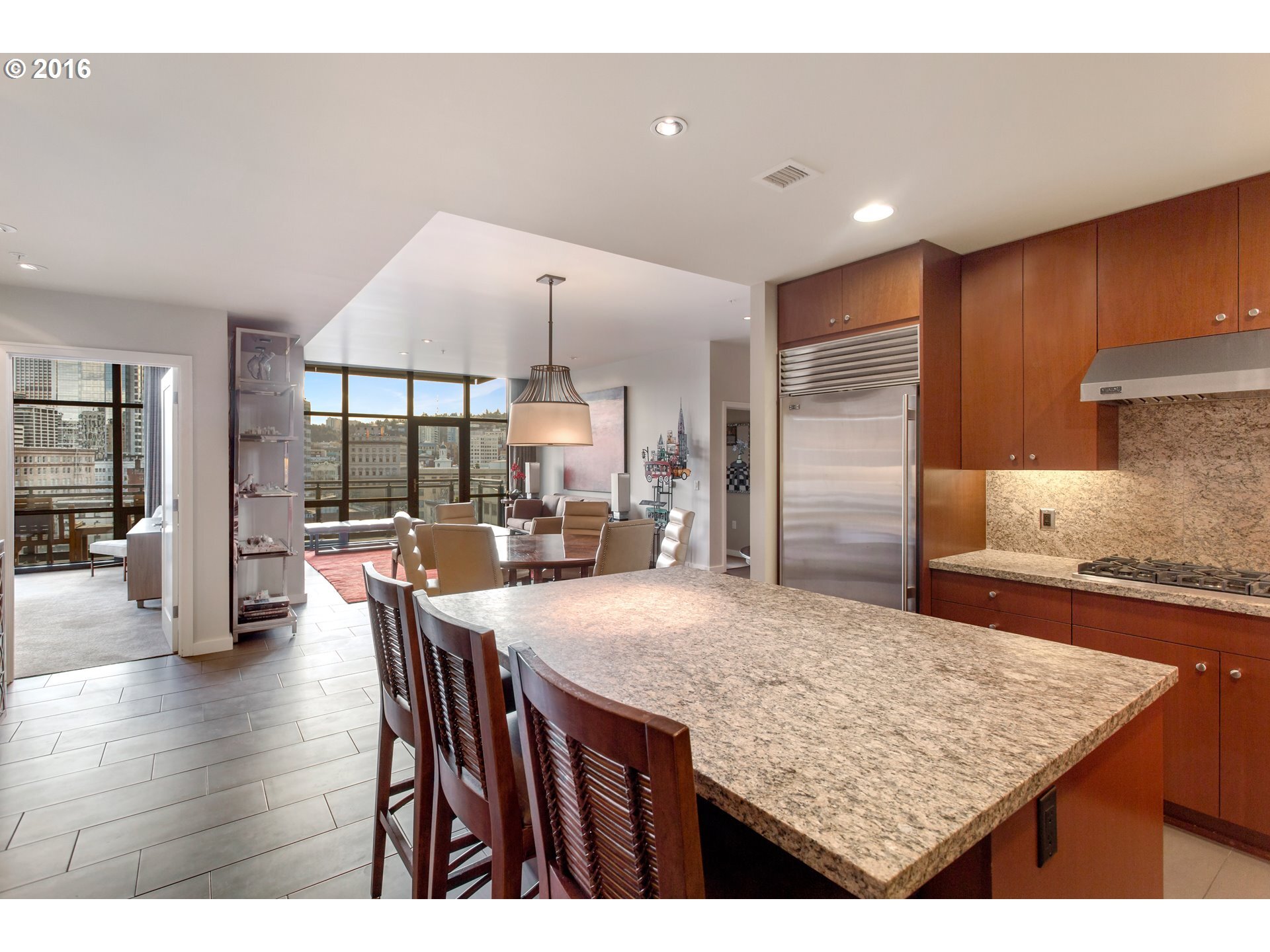 Building Photo - 1025 NW Couch St