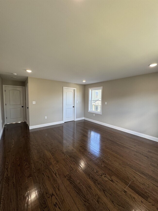 Building Photo - 515 Walnut St