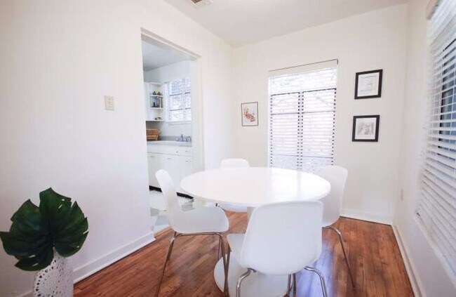 Building Photo - J01