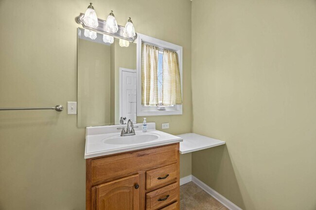 Building Photo - 200 Waterford Dr