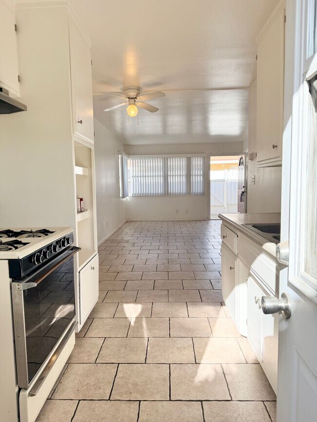 Building Photo - 3325 Porter Ln