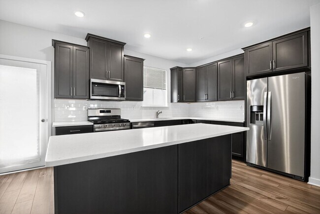 Building Photo - Beautiful 3 Bedroom, 2.5 Bath Bridgeport T...