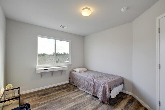 Building Photo - 518 Stonewood Ln