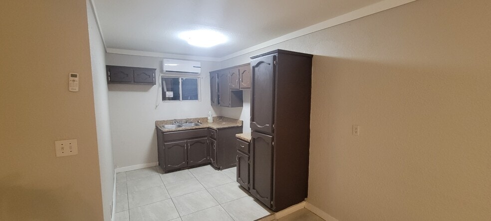 Primary Photo - 149 W Dicker Dr