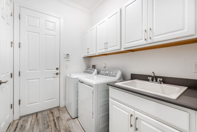 Building Photo - 8762 SW Montova Way