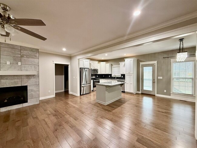 Building Photo - 8728 Stuart Farm Ave