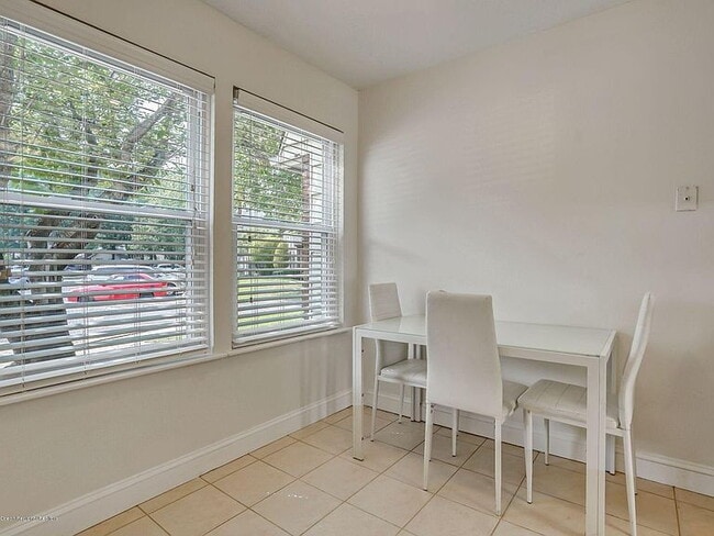 Building Photo - "Charming 3-Bed, 2- in Lakewood -