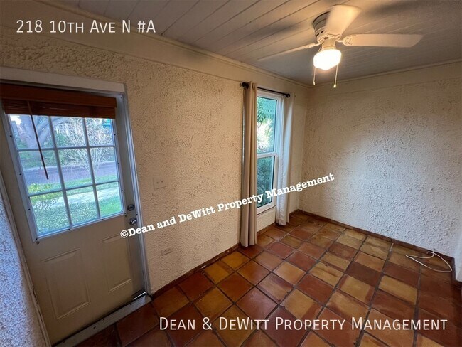 Building Photo - 218 10th Ave N