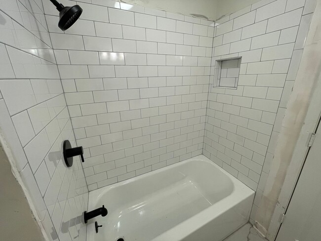 Building Photo - 3/2 for rent in the heart of Madison!