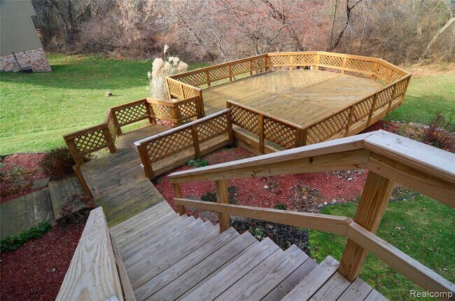 Building Photo - 8152 Fairfield Cir