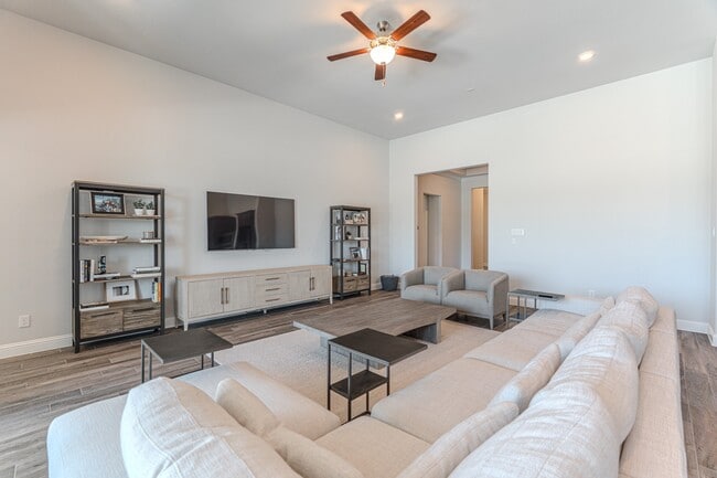 Building Photo - 25018 Pavonia Lake Ln