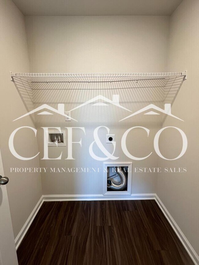 Building Photo - Spacious 5-Bedroom Home with Loft, 2-Car Garage & Neighborhood Amenities