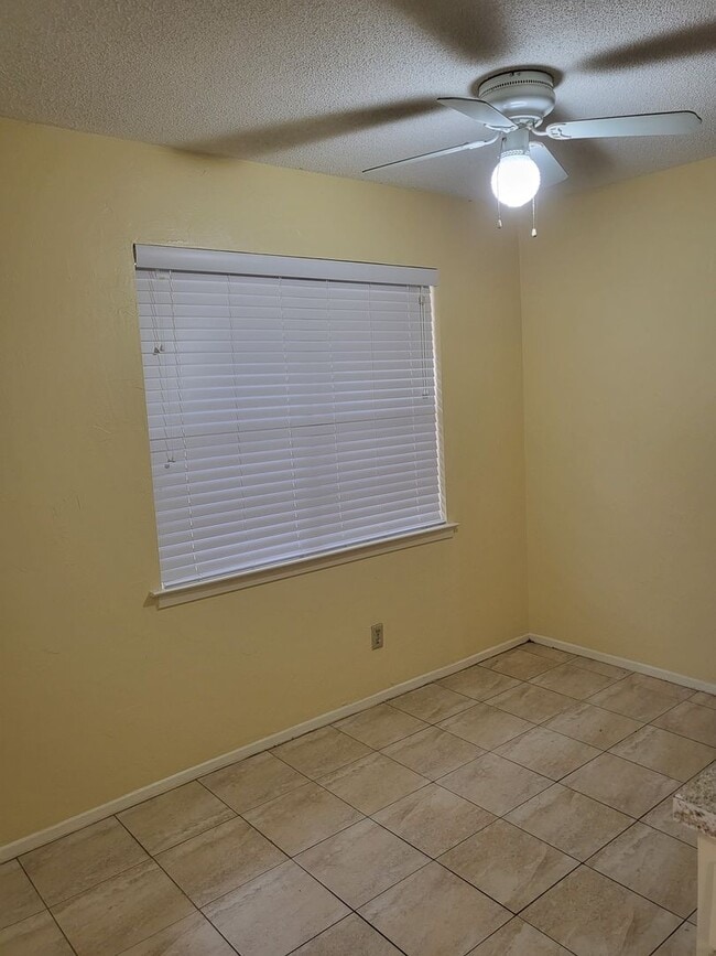Building Photo - 1551 Pamela Ln
