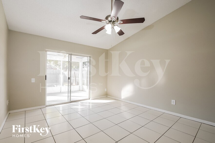 Building Photo - 10524 Cherry Oak Cir