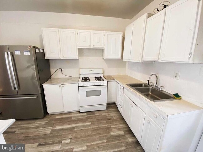 Building Photo - 534 E Indiana Ave