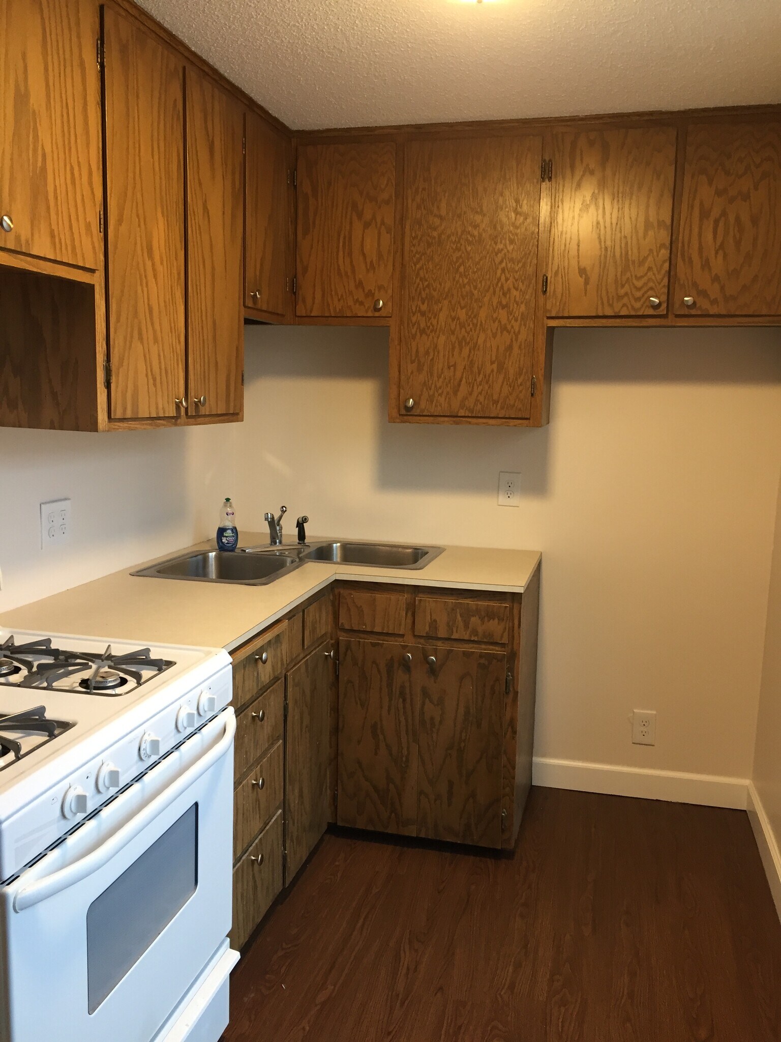 Building Photo - 1369 Saint Clair Ave