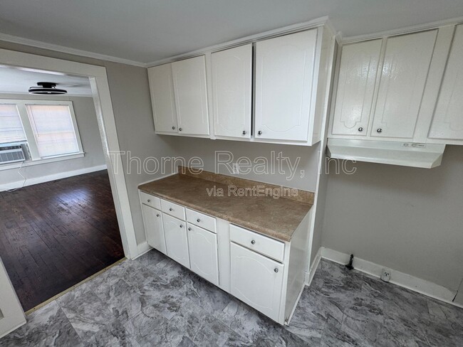 Building Photo - 1100 Chapel St