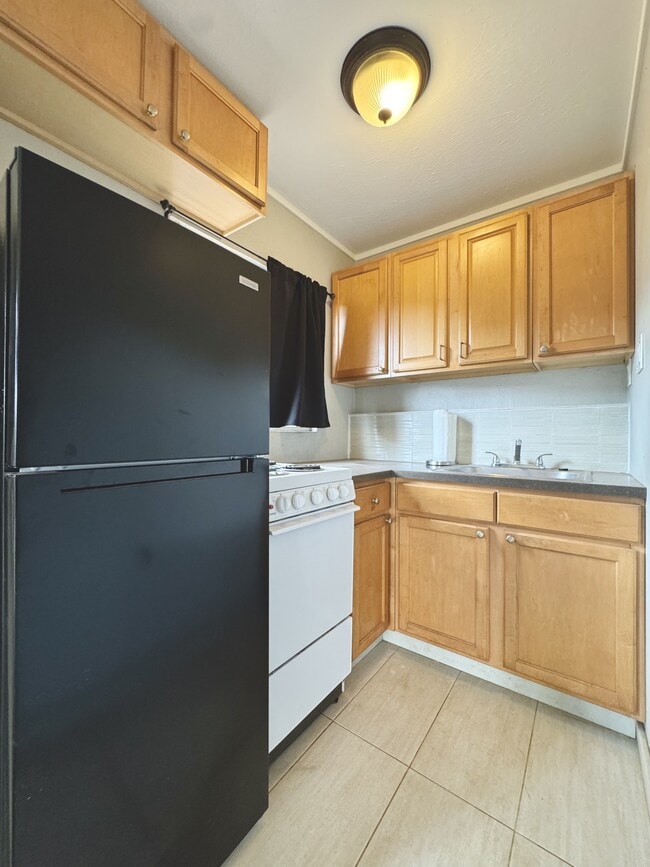 Building Photo - 2886 Liholani St