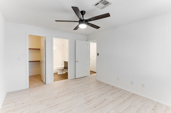 Building Photo - Stylish Remodeled 2-Bedroom Condo with Balcony * Move In Special  *