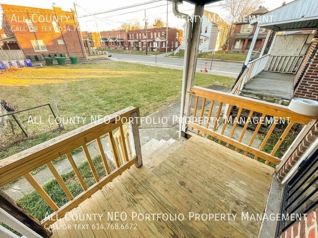 Building Photo - 2 Bed, 1 Bath Townhouse