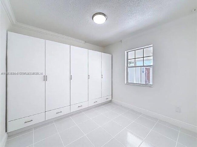 Building Photo - 7410 SW 39th St