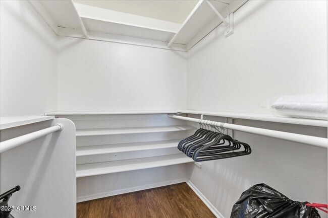 Building Photo - 516 N Hobson Plaza