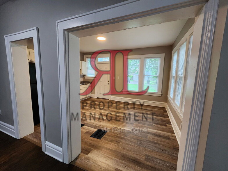 Building Photo - 644 S Champion Ave