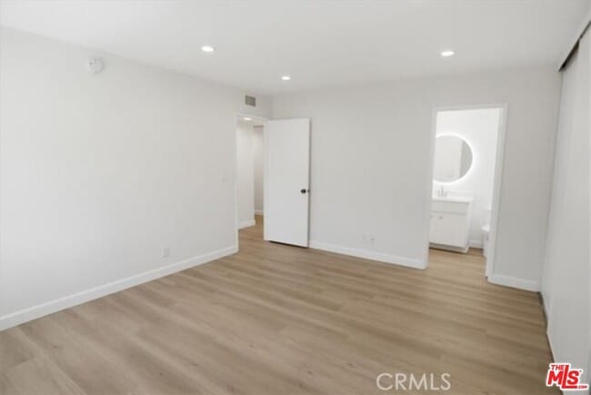 Building Photo - 10566 Sunland Blvd