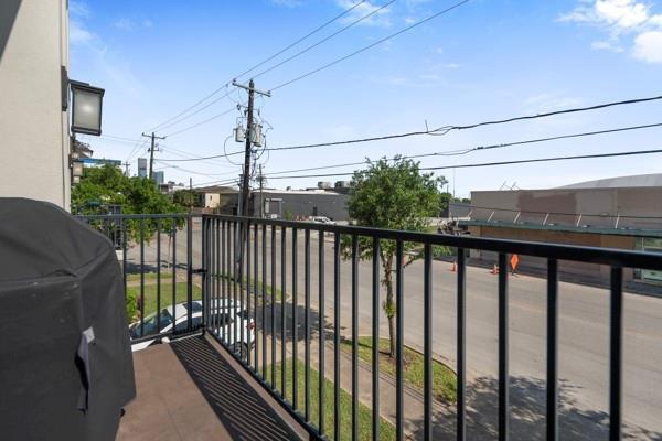 Building Photo - 3304 McKinney St