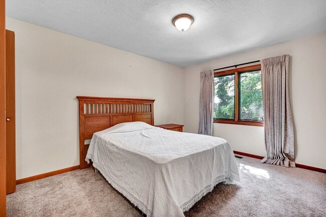Building Photo - 436 Dutch Hill Dr