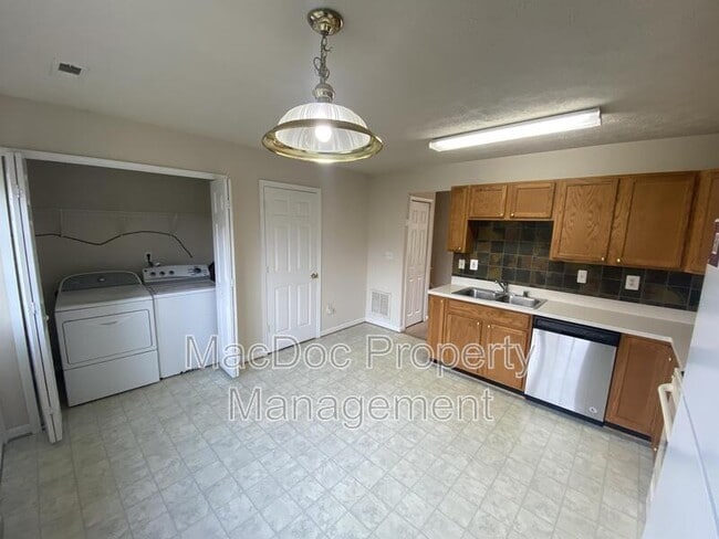 Building Photo - 9605 Coventry Creek Dr