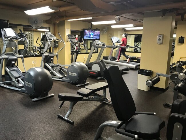 Building Photo - FREE RENT! Great Foggy Bottom One Bedroom with Roof Top Pool & Gym includes utilities!