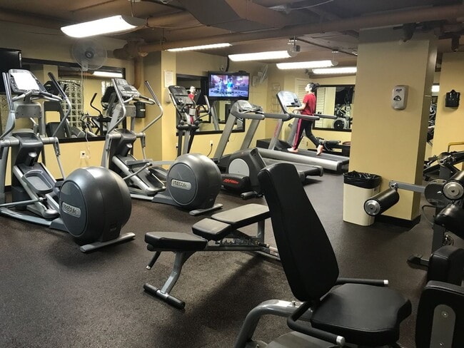 Building Photo - Great Foggy Bottom One Bedroom with Roof T...