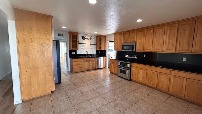 Building Photo - Beautiful and Spacious 3 Bedroom, 2 Bath Home! $3,800 Move In Ready!