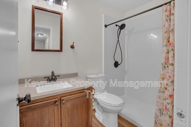 Building Photo - 5110 N Oaks Dr