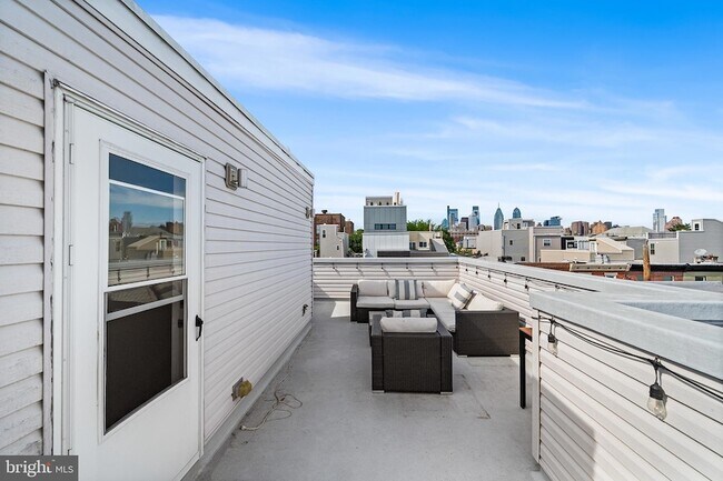 Building Photo - 2222 Oakford St