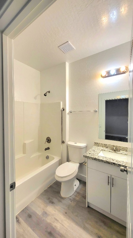 Building Photo - 620 San Lorenzo St