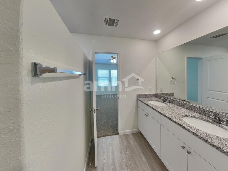 Building Photo - 2708 Iberia Ct