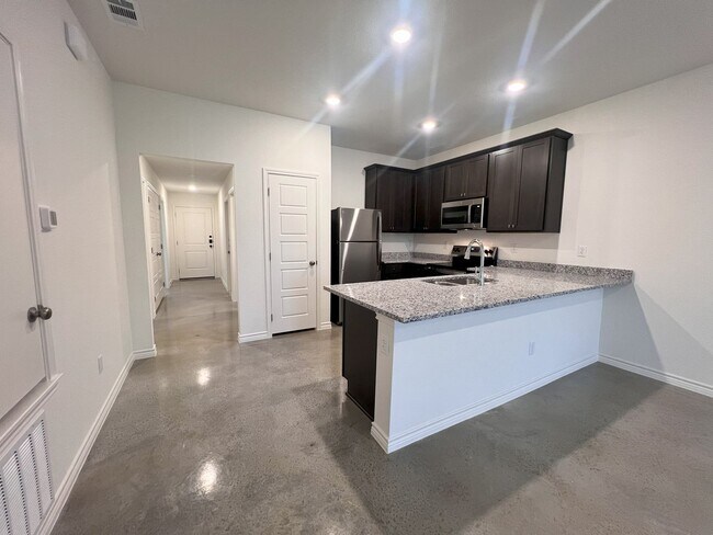 Building Photo - 1239 Concord Dr