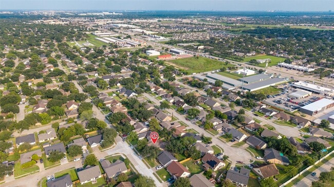 Building Photo - 17003 Summer Dew Ln