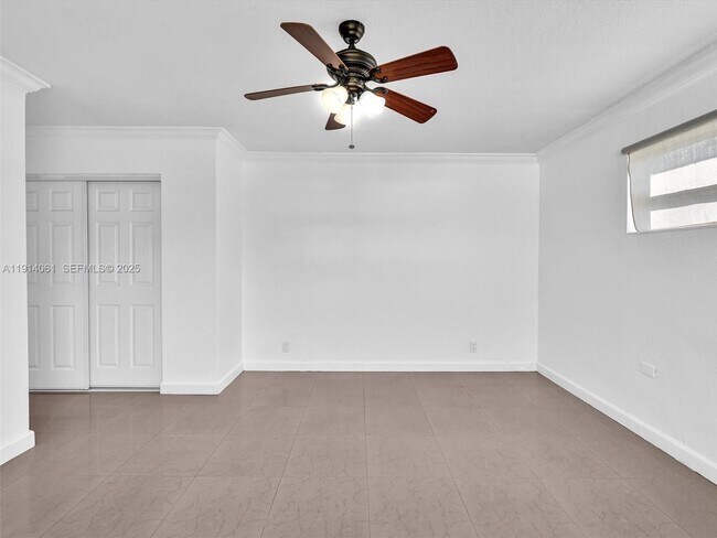 Building Photo - 4416 SW 35th Ave