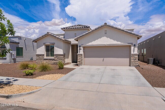 Building Photo - 828 Paseo Solar Dr