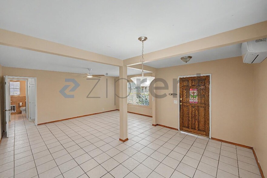 Building Photo - Unit