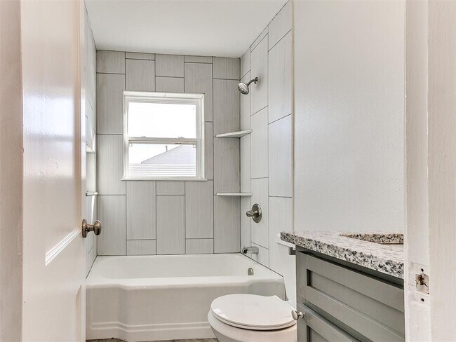 Building Photo - 705 N Key Blvd