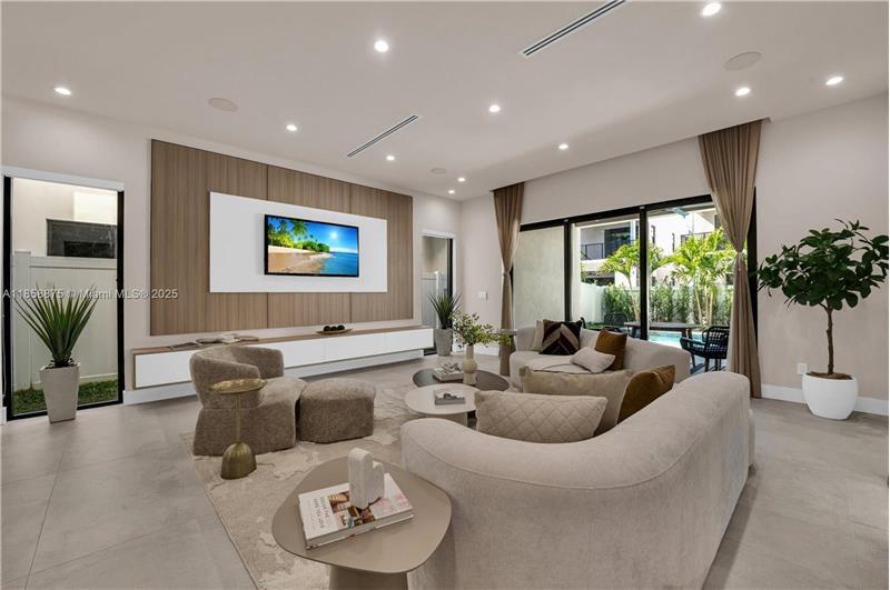 Building Photo - 921 NE 17th Terrace