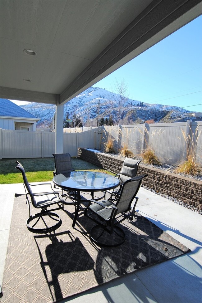 Building Photo - 1712/1714 Danny Boy Ln. Duplex