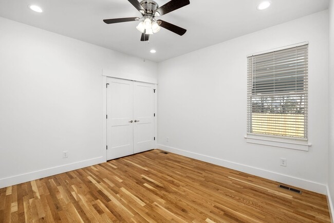 Building Photo - 2104 Jade Dr