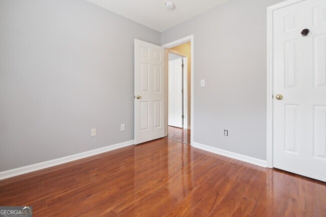 Building Photo - 4084 Howell Park Rd