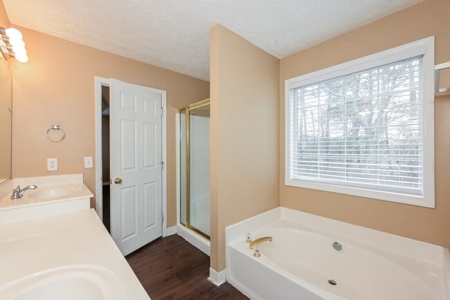 Building Photo - 2835 Evergreen Eve Crossing