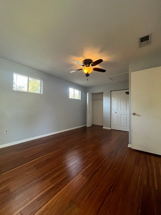 Building Photo - 4407 SW 21st Ln